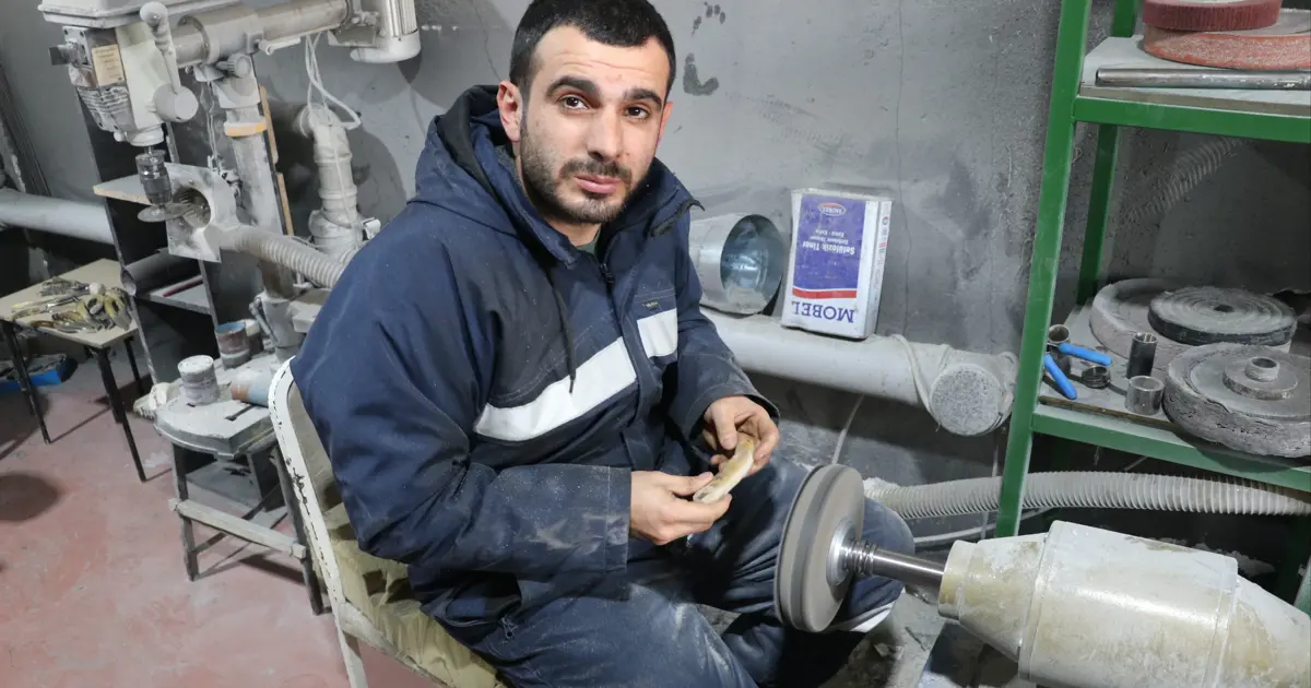 Sabırla, milim milim üretiyor. "Kızımın yüzünü unuttum" dedi