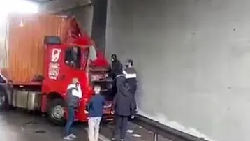 Kendi kullandığı TIR'ın altında kalıp hayatını kaybetti