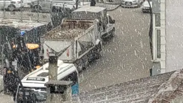 Dolu yağışı şehri aniden bembeyaz yaptı