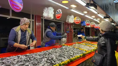 150 liraya düştü, talep yoğun; Tezgah önünde kuyruk oldu