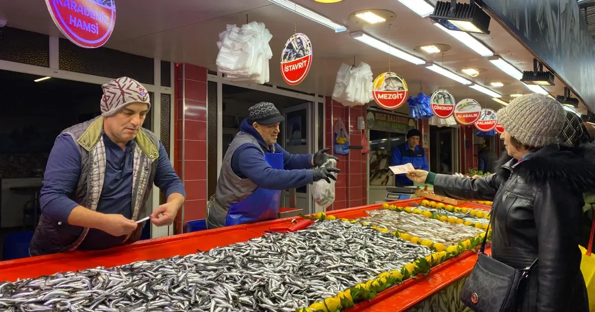 150 liraya düştü, talep yoğun; Tezgah önünde kuyruk oldu
