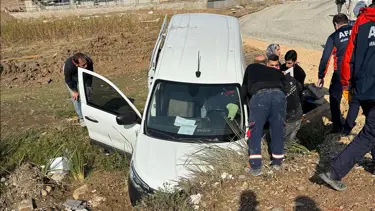 Otomobil su kanalına düştü