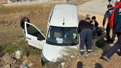 Otomobil su kanalına düştü