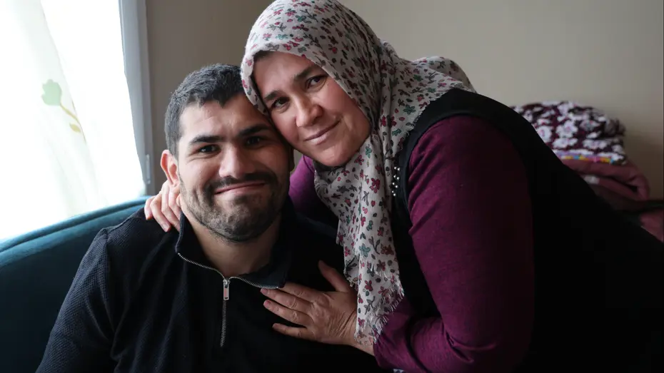 Boynuna batan tel engelli bıraktı, 24 yıldır yürüme hayali kuruyor 