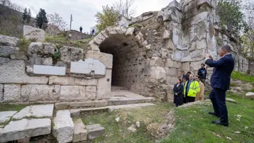 2007&#x27;den beri kazılıyor: İzmir&#x27;de yaklaşık 2 bin yıllık yapı gün yüzüne çıktı