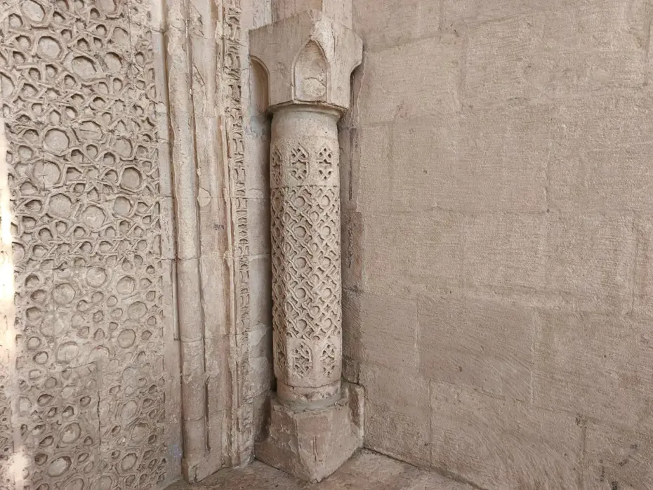 Türkiye'de örnekleri nadir bulunuyor. 621 yıldır ayakta