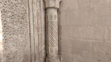 Türkiye'de örnekleri nadir bulunuyor. 621 yıldır ayakta