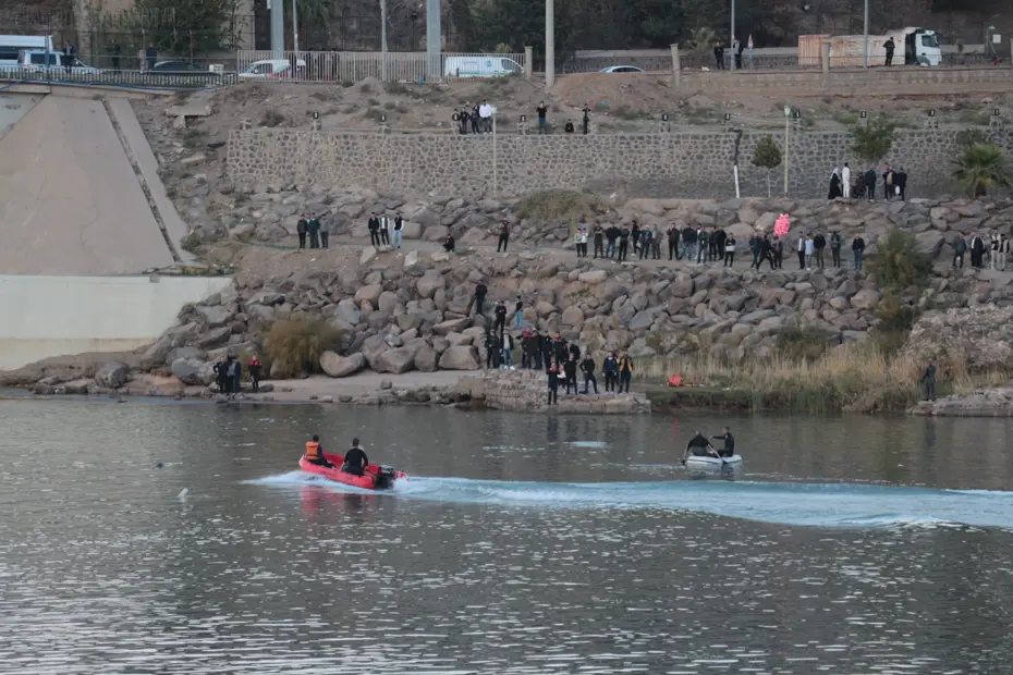 Düşen terliğini almak isterken suya düşen çocuk kayboldu