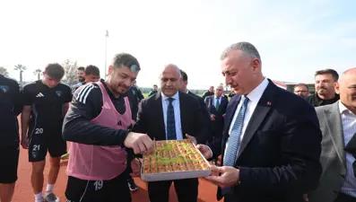 Kocaelispor'da fubolculara baklavalı moral