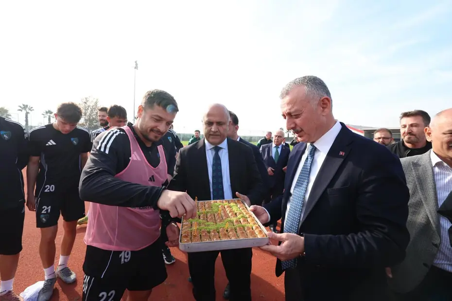 Kocaelispor'da fubolculara baklavalı moral