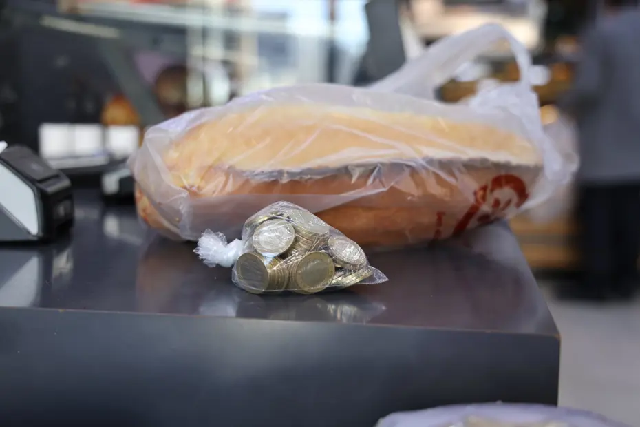 100 lira bozu para getirene 2 ekmek hediye
