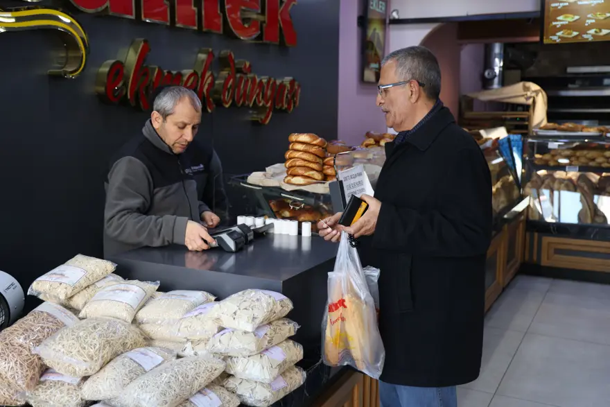100 lira bozuk para getirene 2 ekmek hediye 1