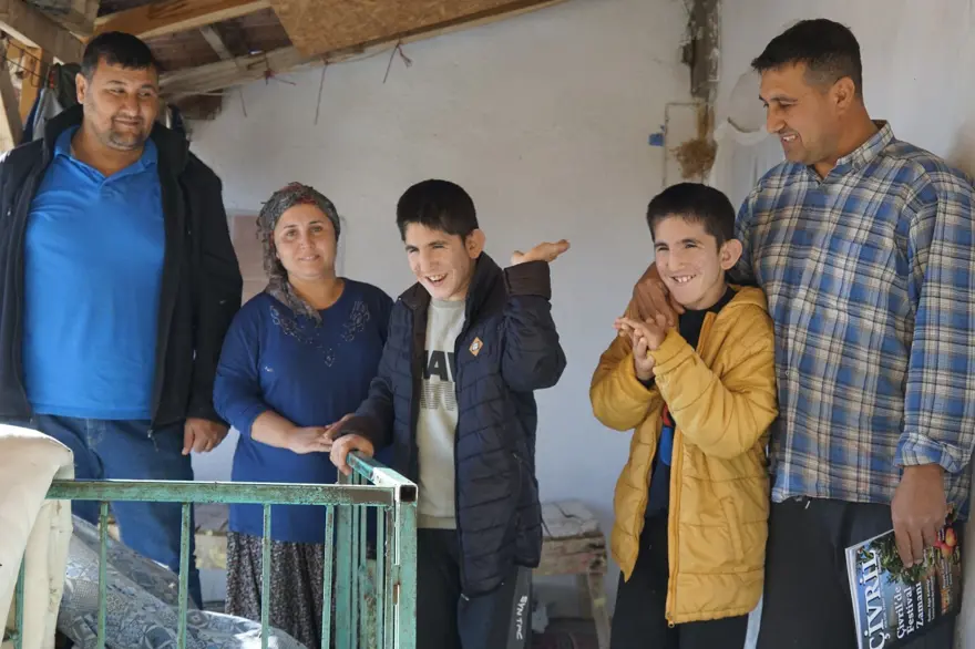 15 milyonda bir görülen kromozom 4q delesyon sendromuyla dünyaya gelen ikiz kardeşler 13 yıldır hastalıkla mücadele ediyor 