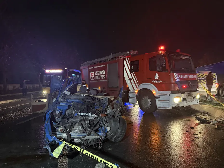 Başakşehir'de beton mikserinin 4 araca çarptığı kazada 2 kişi öldü  