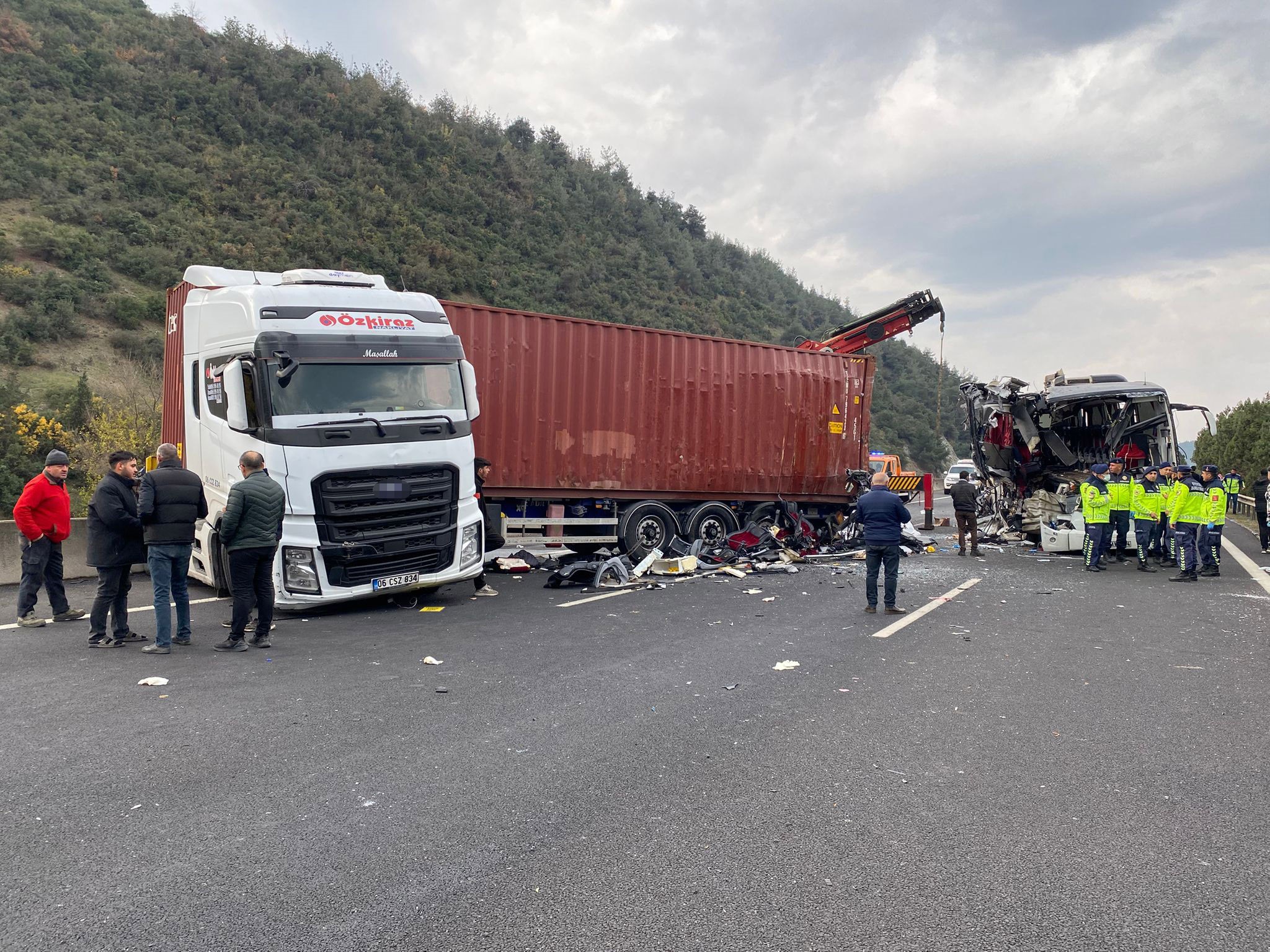 Osmaniye'de yolcu otobüsü TIR'a çarptı: 7 ölü - 2