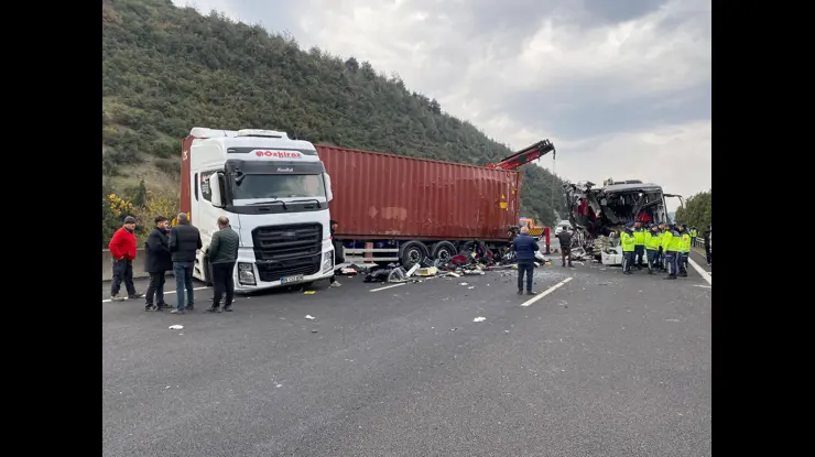 Osmaniye'de yolcu otobüsü TIR'a çarptı: 7 ölü - 2