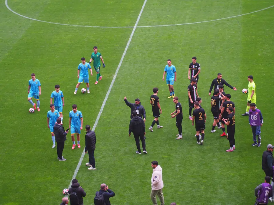 Oyuncu sayısı yetmedi, hakem maçı iptal etti