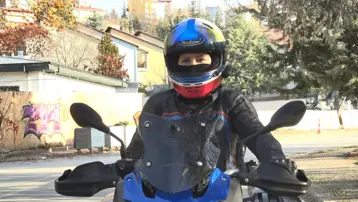 İspanya’dan motosikletle 4,5 günde geldi. Türkiye sınırında gözyaşlarını tutamadı