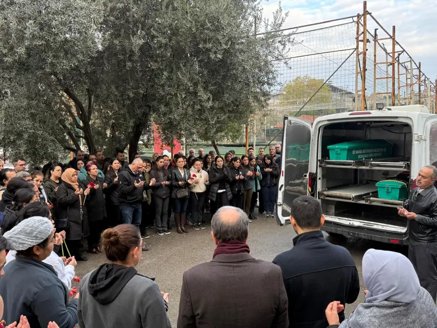 HASTANE ÖNÜNDE TÖREN DÜZENLENDİ

 2