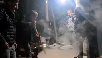 Tandırda saatlerce pişiyor, Ağrı&#x27;nın geleneksel lezzeti. Edirne&#x27;de yoğun ilgi gördü