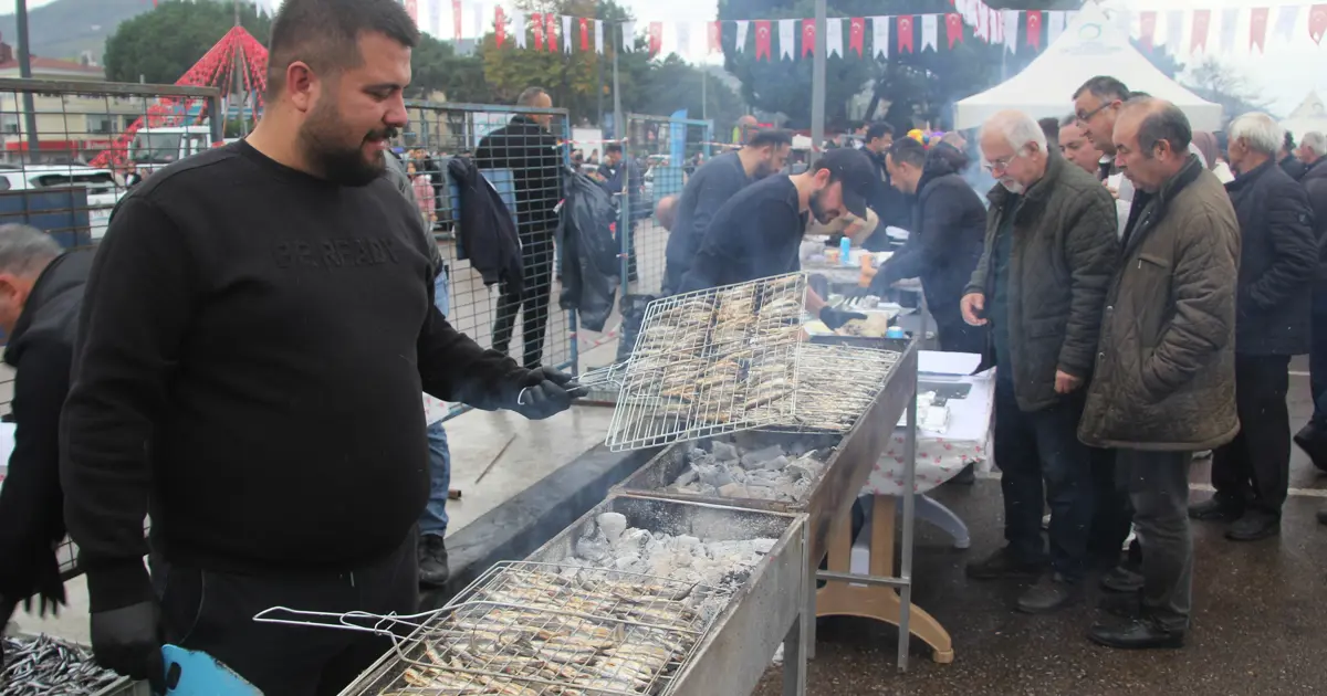 7 ton tüketildi, önünde kuyruk oluştu. Vatandaşlar akın etti