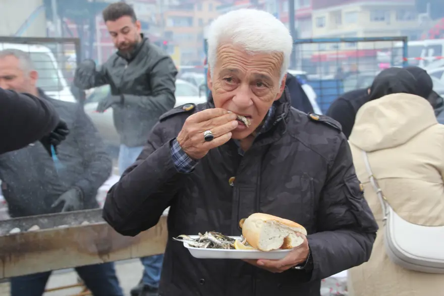7 ton tüketildi, önünde kuyruk oluştu. Vatandaşlar akın etti 3 7 ton tüketildi, önünde kuyruk oluştu. Vatandaşlar akın etti 3