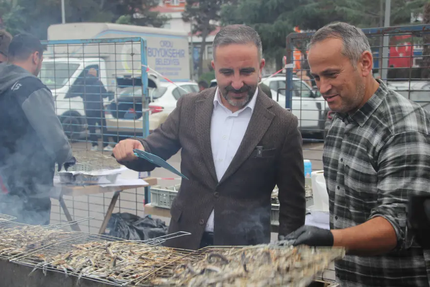 7 ton tüketildi, önünde kuyruk oluştu. Vatandaşlar akın etti 1 7 ton tüketildi, önünde kuyruk oluştu. Vatandaşlar akın etti 1