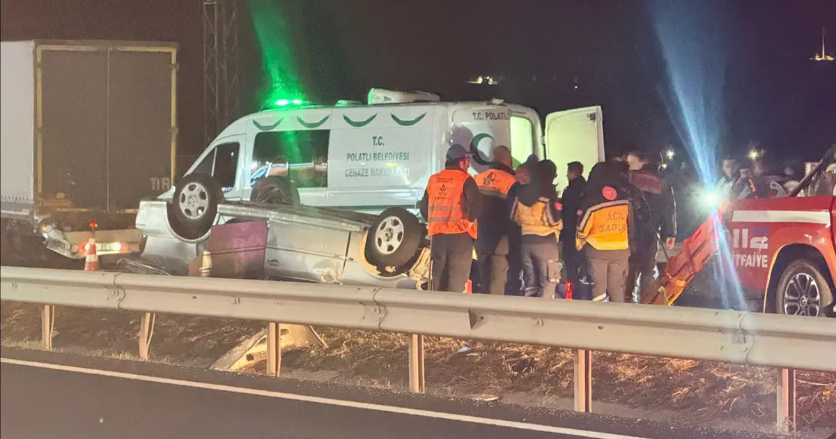 Tıra arkadan çarpan otomobilde 1 kişi öldü