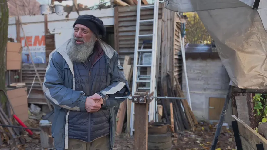 Araba sileceğinden dut sıkma makinası yaptı. Hayatını geri dönüşüme adadı 