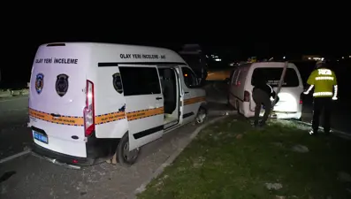 Edirne’de kaçan minibüs kaza yaptı, içinden 20 göçmen çıktı