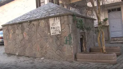 Tarihi çeşme asırlardır ayakta duruyor. Uyuz hastalığına şifa olduğu söyleniyor