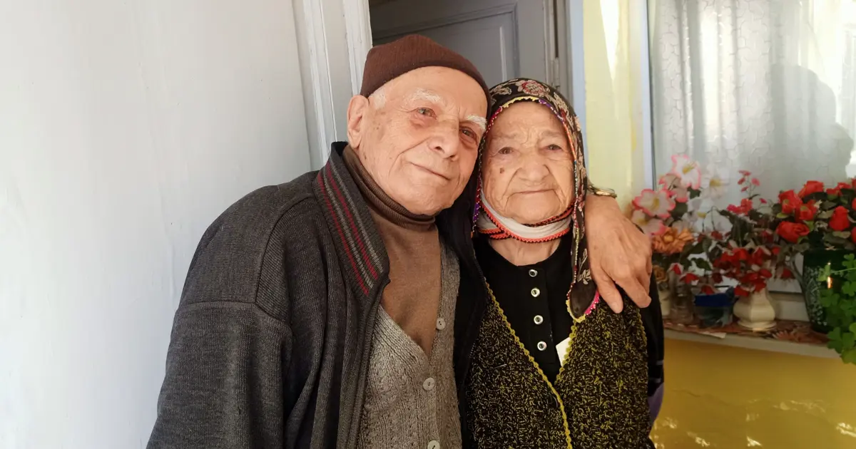 32 yıllık arabasını sattı, evladı gibi uğurladı