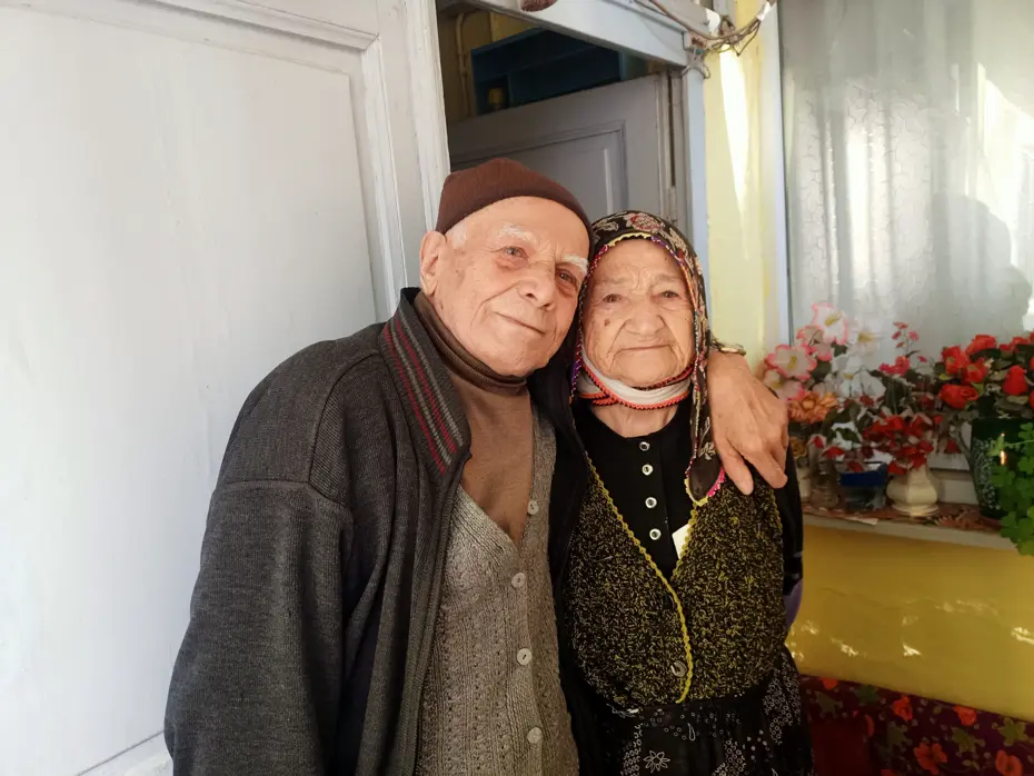 32 yıllık arabasını sattı, evladı gibi uğurladı