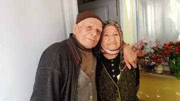 32 yıllık arabasını sattı, evladı gibi uğurladı