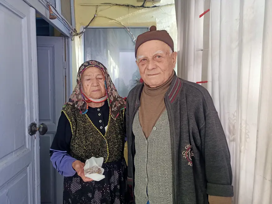 32 yıllık arabasını sattı, evladı gibi uğurladı 32 yıllık arabasını sattı, evladı gibi uğurladı