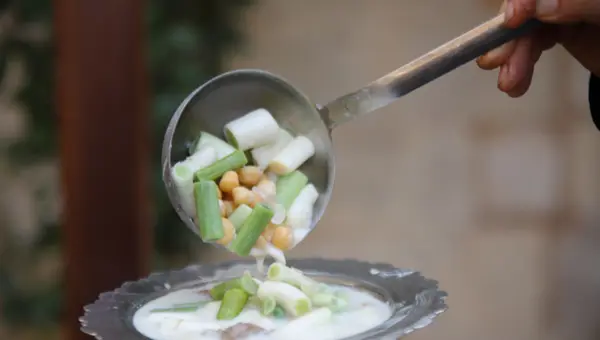 Yoğurt, et, nohut, taze soğan ve sarımsakla hazırlanıyor. Tescilli lezzet meğer doğal antibiyotikmiş