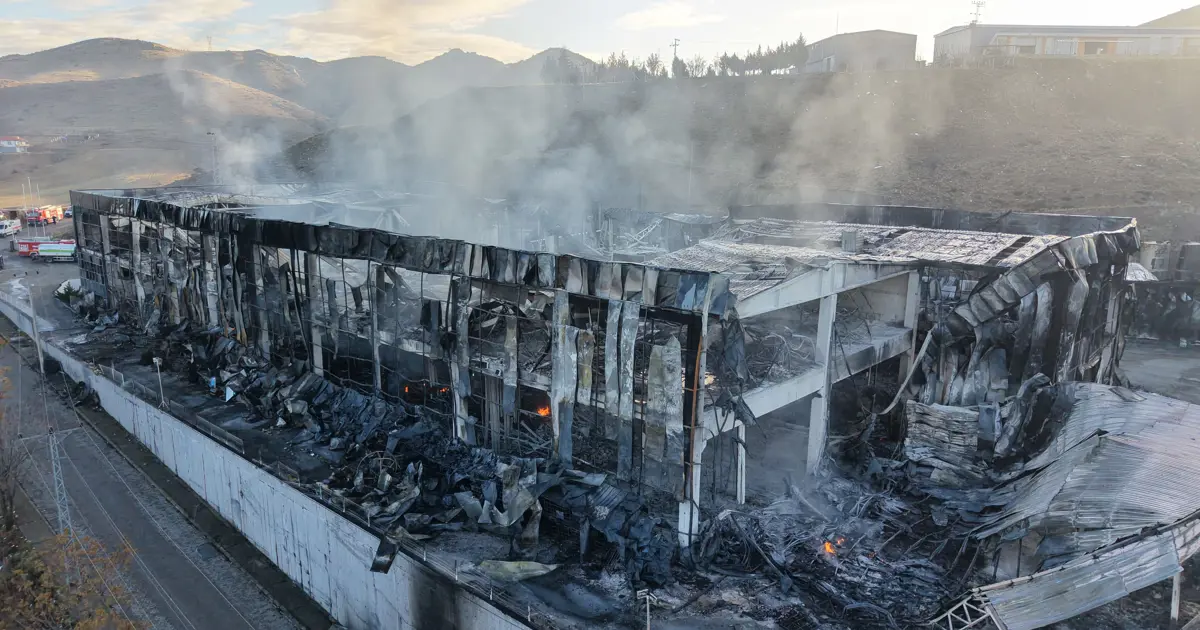 10 saat boyunca yanan fabrikanın son hali