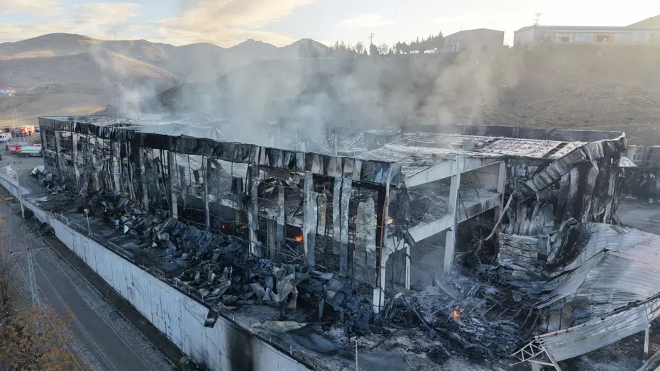 10 saat boyunca yanan fabrikanın son hali