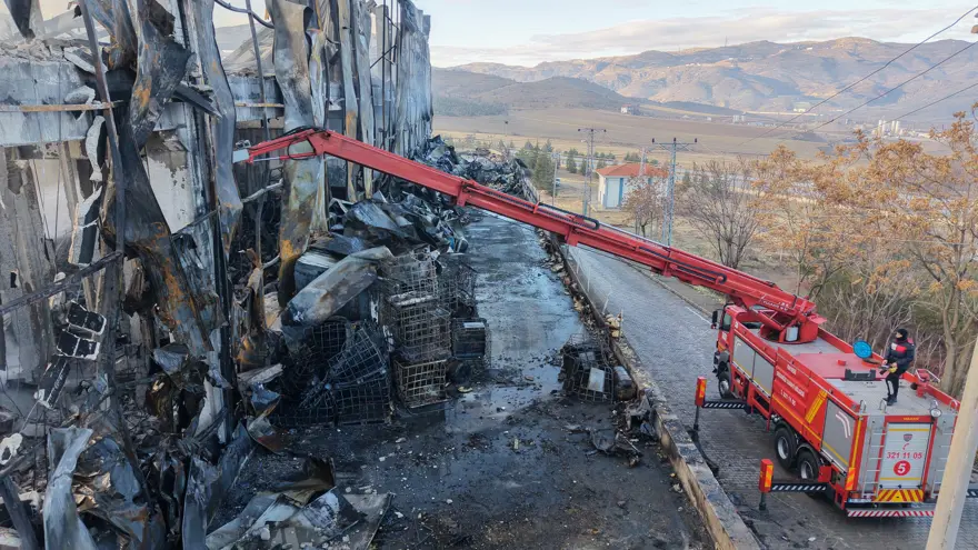 10 saat boyunca yanan fabrikanın son hali 2