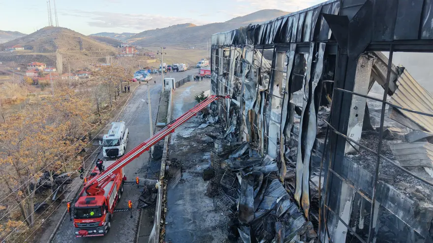 10 saat boyunca yanan fabrikanın son hali 3