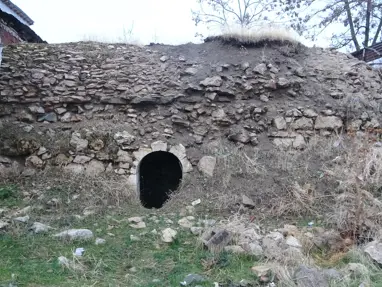 144 yıldır zamana direniyor. Tarihi yapı kaderine terk edildi