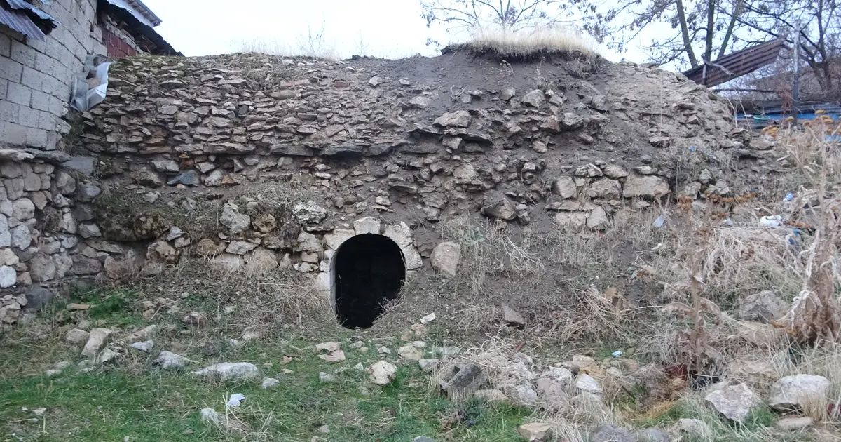 144 yıldır zamana direniyor. Tarihi yapı kaderine terk edildi