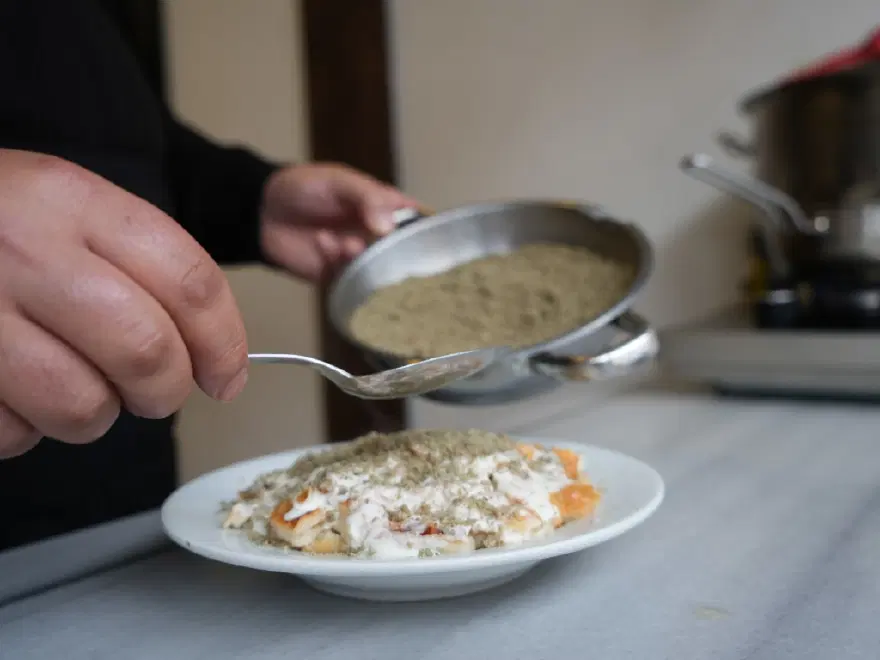 Fakirlikten ortaya çıkan yemek şimdi vazgeçilmez oldu. Simit ve kemik suyuyla hazırlanıyor 1