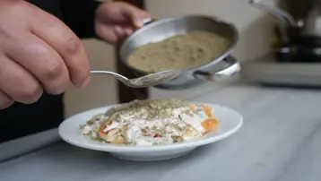 Fakirlikten ortaya çıkan yemek şimdi vazgeçilmez oldu. Simit ve kemik suyuyla hazırlanıyor