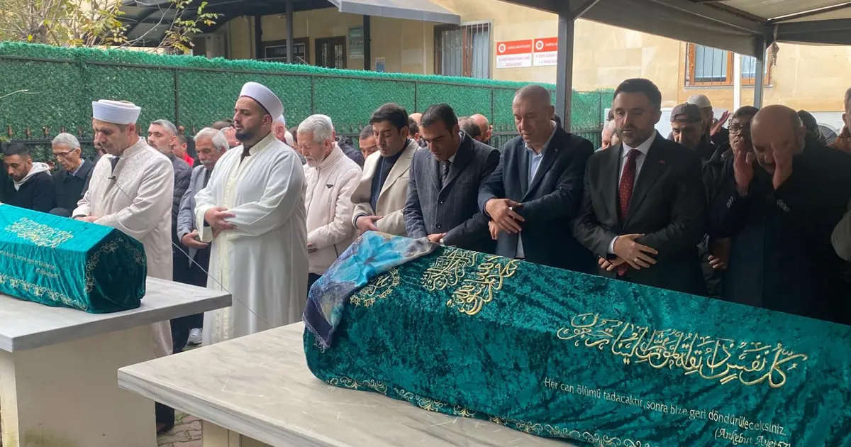 Pendik'teki yangında ölen 3 çocuğun cenazesi toprağa verildi