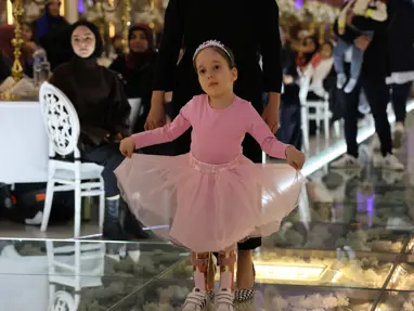 SMA&#x27;lı minik Asya bağımsız hareket edemezken, şimdi bale sahnelerinde