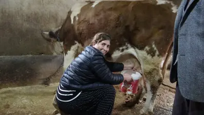 8 erkeği geride bırakan kadın muhtar. Hem çalışıyor hem mahalleyi yönetiyor