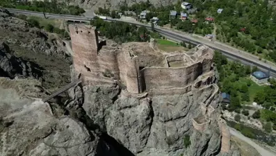 Türkiye'de ayakta duran bin yıllık ihtişam. Orta Çağ filmlerinden fırlamış gibi