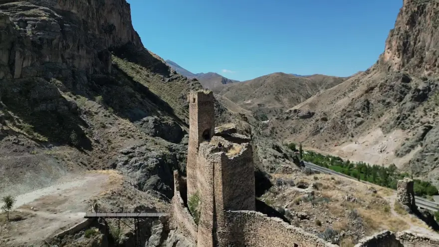 Türkiye'de ayakta duran bin yıllık ihtişam. Orta Çağ filmlerinden fırlamış gibi 2 Türkiye'de ayakta duran bin yıllık ihtişam. Orta Çağ filmlerinden fırlamış gibi 2