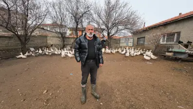 İstanbul'dan memleketine döndü, kendi işini kurdu. Köyünde yetiştiriyor